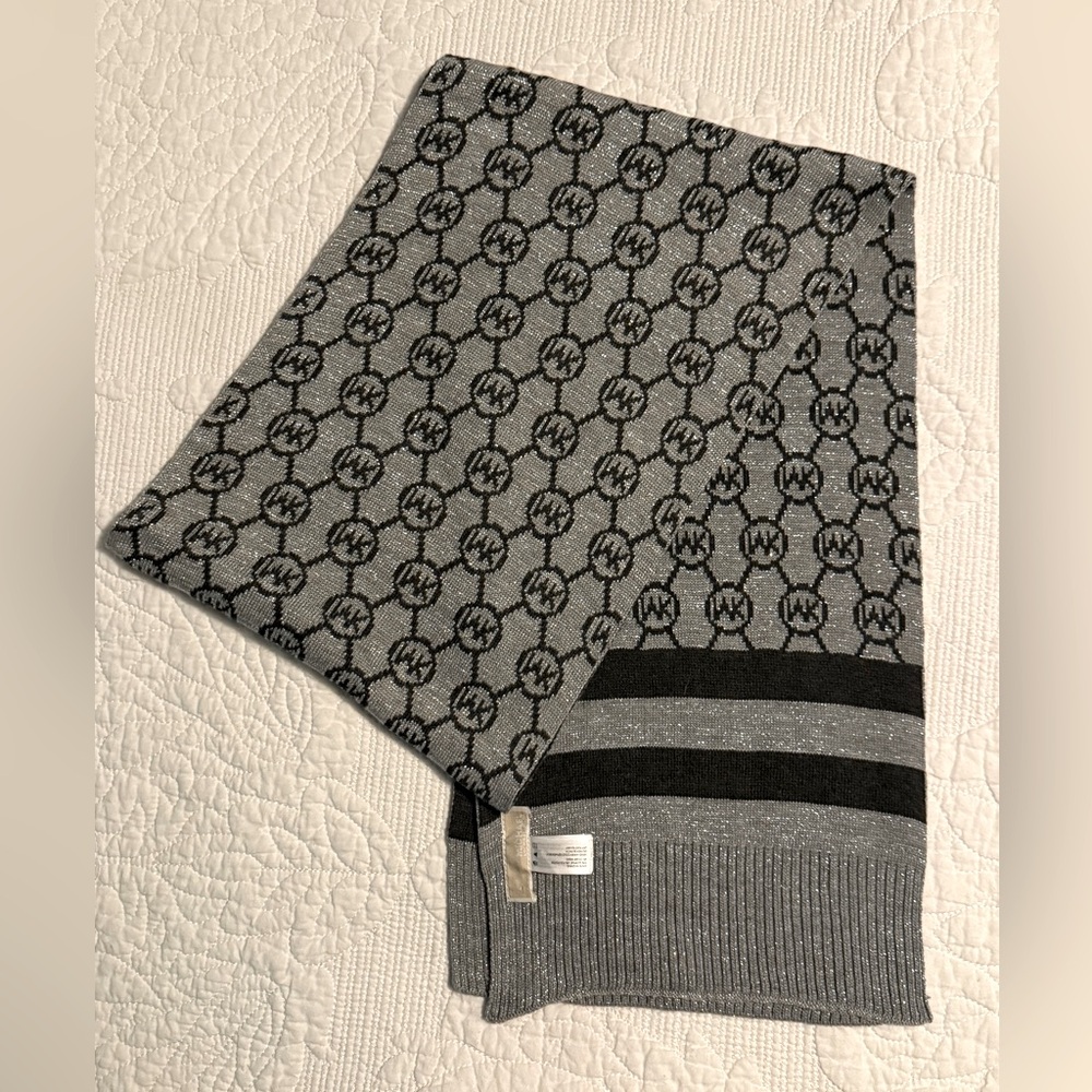 NWOT Michael by Michael Kors silver and black scarf